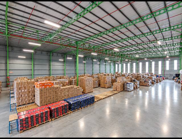 4,315M² WAREHOUSE TO LET IN POMONA